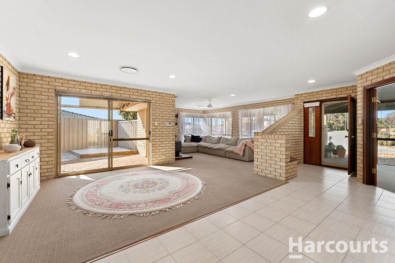 Photo - 29 Oaklands Avenue, Halls Head WA 6210 - Image 4