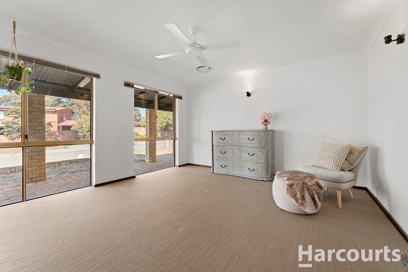 Photo - 29 Oaklands Avenue, Halls Head WA 6210 - Image 5