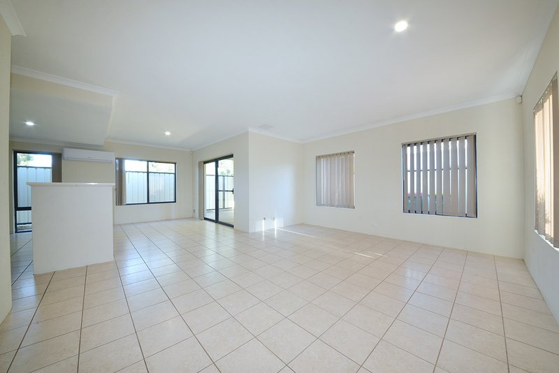 Photo - 29 Oakpark Green, Clarkson WA 6030 - Image 2