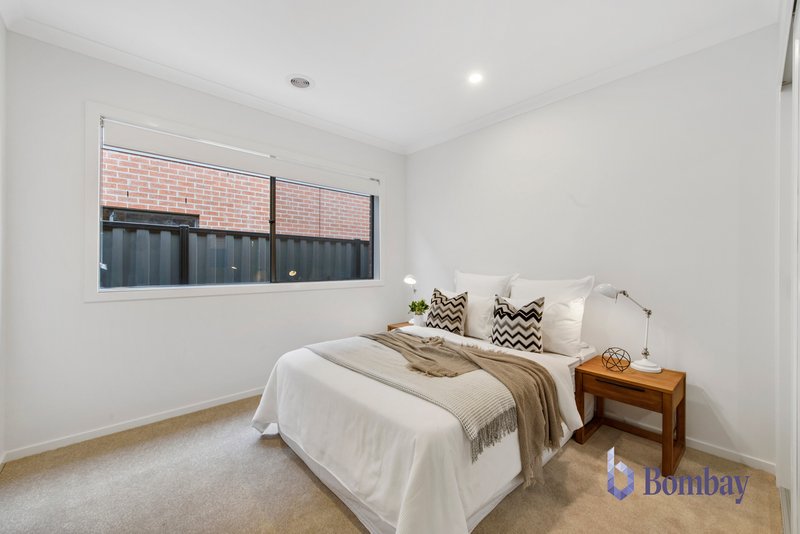 Photo - 29 Oresund Street, Craigieburn VIC 3064 - Image 9