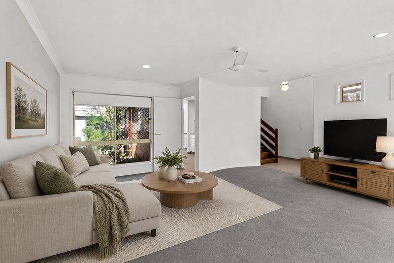 Photo - 29 Oxford Crescent, Bridgeman Downs QLD 4035 - Image 3