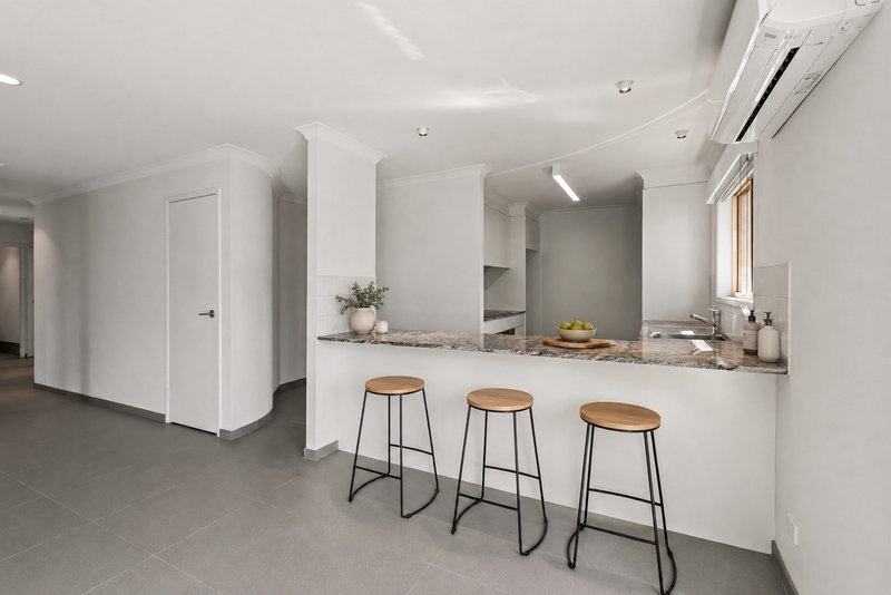 Photo - 29 Oxford Crescent, Bridgeman Downs QLD 4035 - Image 5