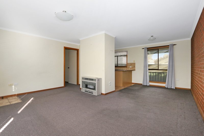 Photo - 2/9 Page Court, West Wodonga VIC 3690 - Image 4
