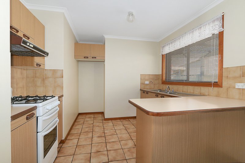 Photo - 2/9 Page Court, West Wodonga VIC 3690 - Image 5