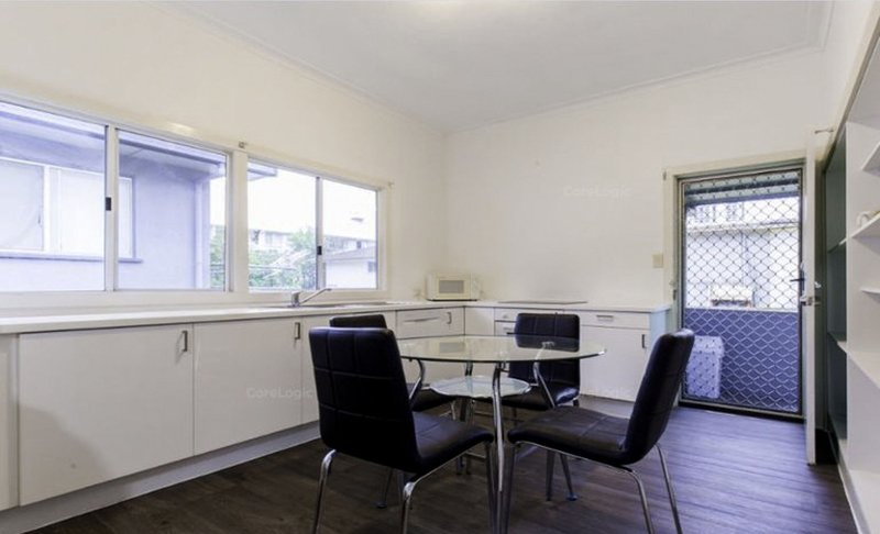 Photo - 29 Palm Avenue, Surfers Paradise QLD 4217 - Image 3