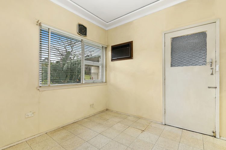 Photo - 29 Pambula Crescent, Merrylands NSW 2160 - Image 5