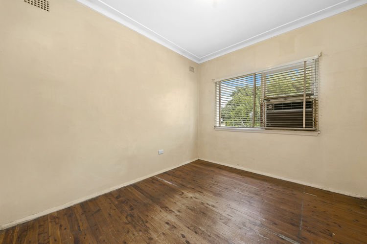 Photo - 29 Pambula Crescent, Merrylands NSW 2160 - Image 8