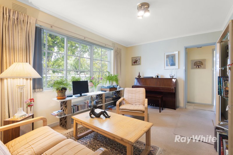 Photo - 2/9 Park Avenue, Glen Huntly VIC 3163 - Image 3