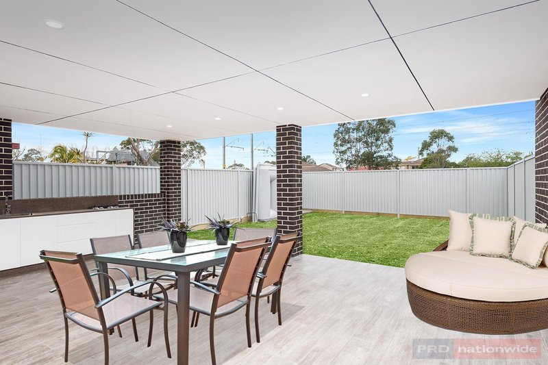 Photo - 29 Park Road, East Hills NSW 2213 - Image 8