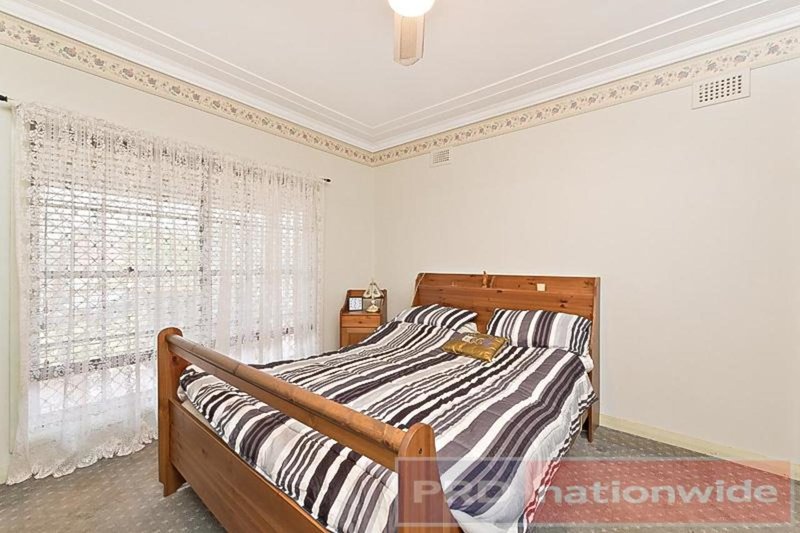 Photo - 29 Park Road, East Hills NSW 2213 - Image 5