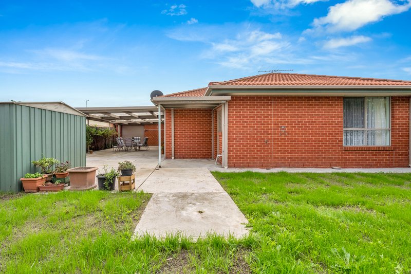 Photo - 29 Paroo Avenue, Roxburgh Park VIC 3064 - Image 16