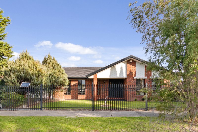 29 Pembroke Crescent, Craigieburn VIC 3064