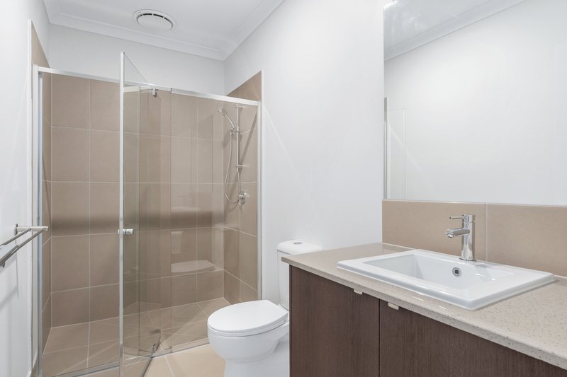 Photo - 29 Pendower Way, Werribee VIC 3030 - Image 7