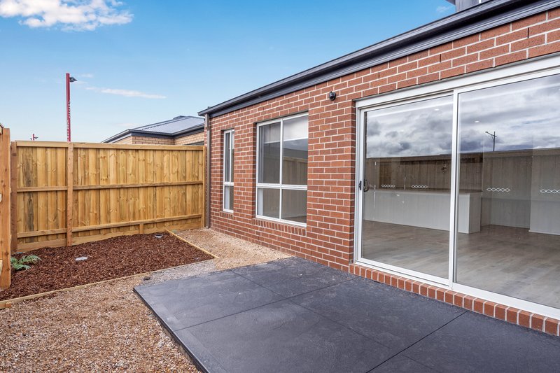 Photo - 29 Pendower Way, Werribee VIC 3030 - Image 8
