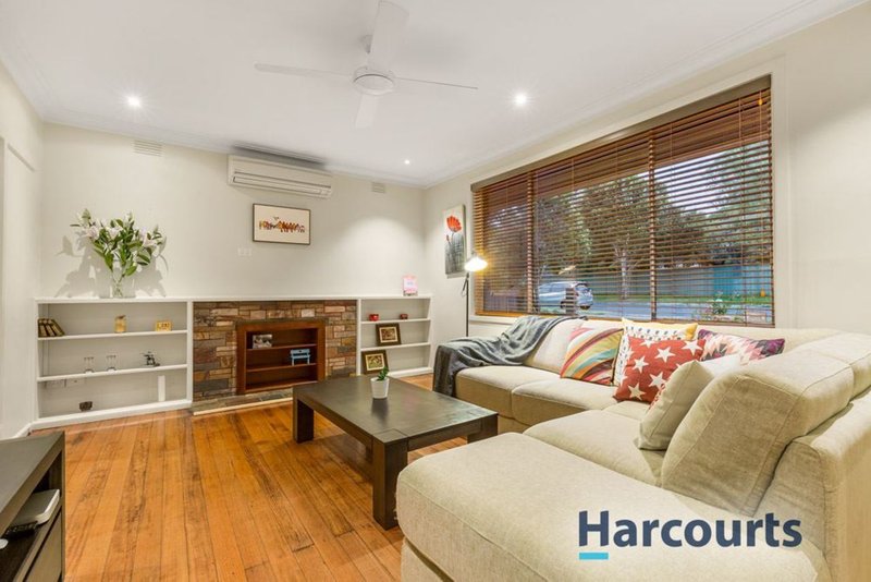 Photo - 29 Pentlowe Road, Wantirna South VIC 3152 - Image 3