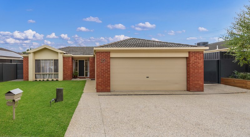 29 Pilgrim Drive, Hillside VIC 3037