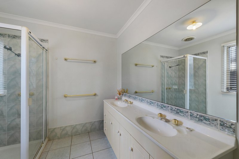 Photo - 29 Pilgrim Drive, Hillside VIC 3037 - Image 11