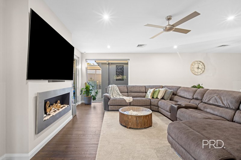 Photo - 29 Plunkett Drive, Lake Albert NSW 2650 - Image 7