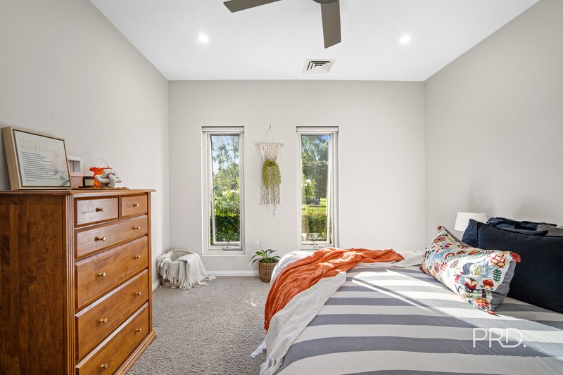 Photo - 29 Plunkett Drive, Lake Albert NSW 2650 - Image 10