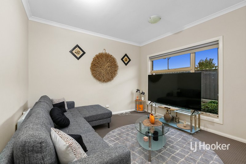 Photo - 2/9 Polesden Mews, Roxburgh Park VIC 3064 - Image 2