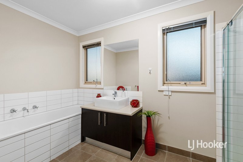 Photo - 2/9 Polesden Mews, Roxburgh Park VIC 3064 - Image 9