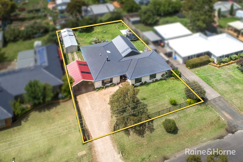 Photo - 29 Racecourse Road, Riddells Creek VIC 3431 - Image 3