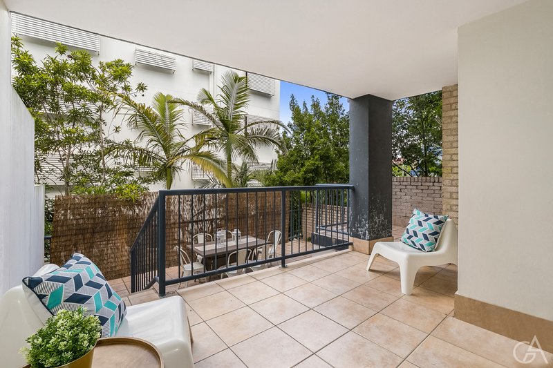 Photo - 2/9 Railway Avenue, Indooroopilly QLD 4068 - Image 4