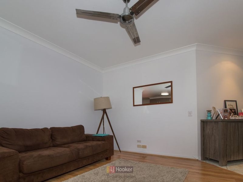 Photo - 29 Regency Drive, Regents Park QLD 4118 - Image 5