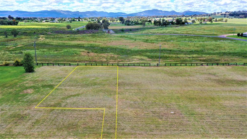 Photo - 29 Robey Avenue, Quirindi NSW 2343 - Image 4