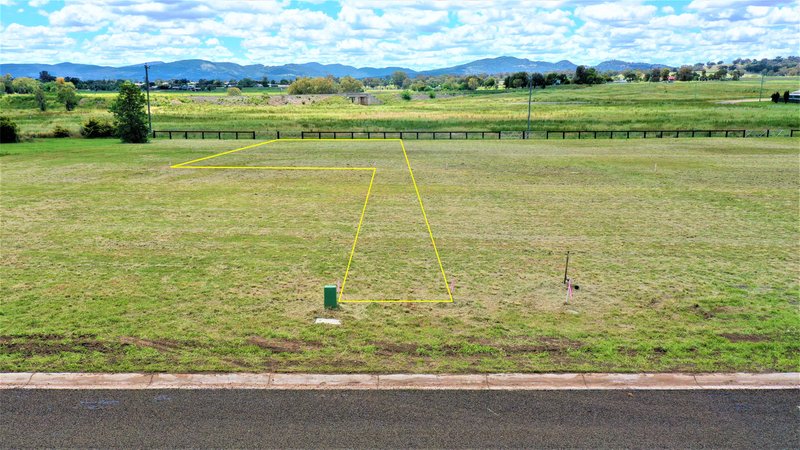 Photo - 29 Robey Avenue, Quirindi NSW 2343 - Image 8