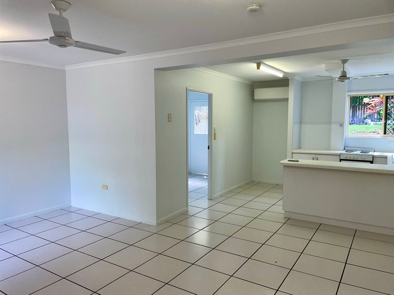 Photo - 2/9 Robin Street, Slade Point QLD 4740 - Image 5