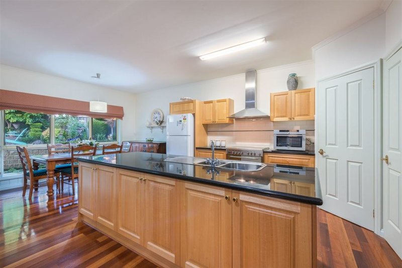 Photo - 29 Rockleigh Park Road, Narre Warren North VIC 3804 - Image 5