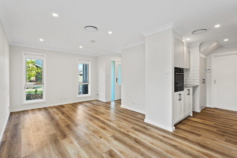 Photo - 29 Saddleback Cres , Kembla Grange NSW 2526 - Image 2