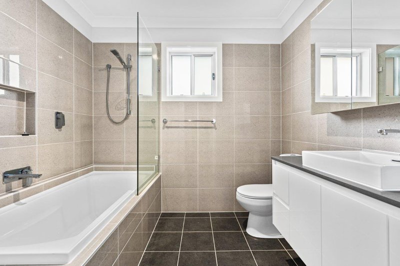 Photo - 29 Saddleback Cres , Kembla Grange NSW 2526 - Image 4