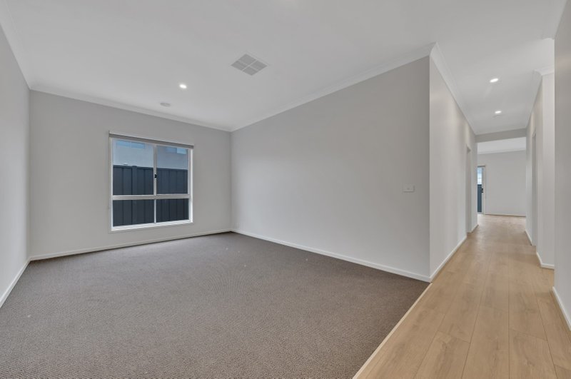 Photo - 29 Sankaru Road, Truganina VIC 3029 - Image 2