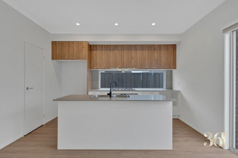 Photo - 29 Sankaru Road, Truganina VIC 3029 - Image 9