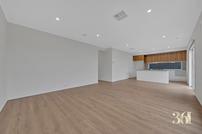 Photo - 29 Sankaru Road, Truganina VIC 3029 - Image 10