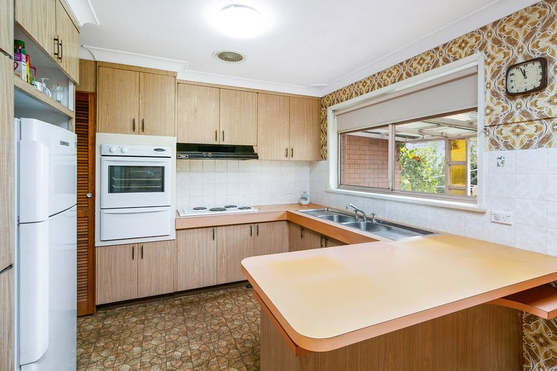 Photo - 29 Saric Avenue, Georges Hall NSW 2198 - Image 3