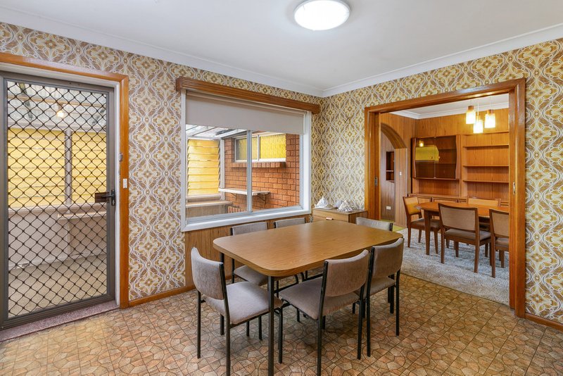 Photo - 29 Saric Avenue, Georges Hall NSW 2198 - Image 6