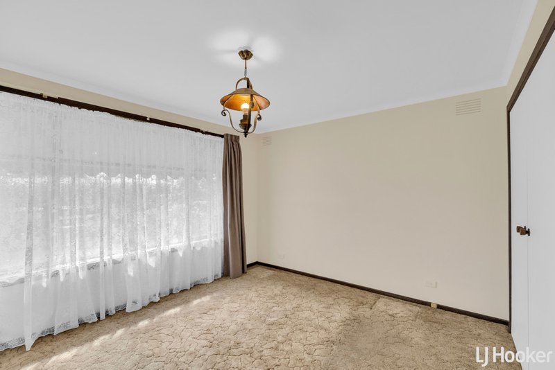 Photo - 29 Second Avenue, Melton South VIC 3338 - Image 6