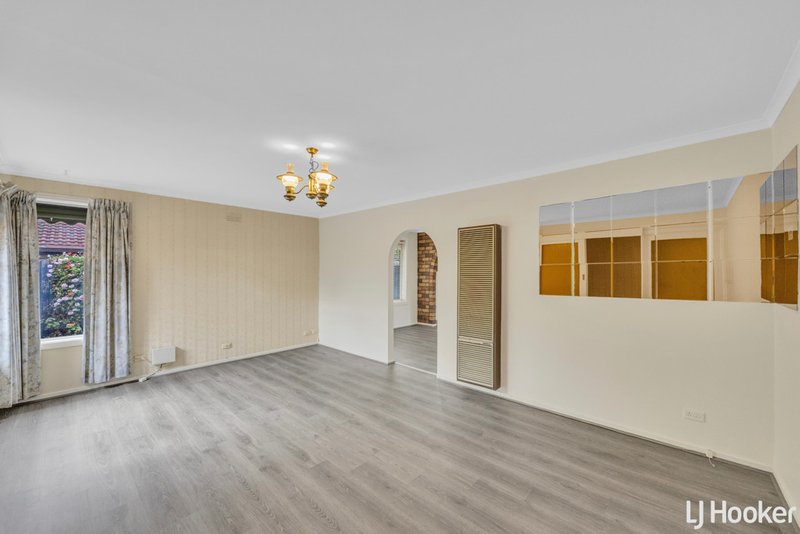 Photo - 29 Second Avenue, Melton South VIC 3338 - Image 8