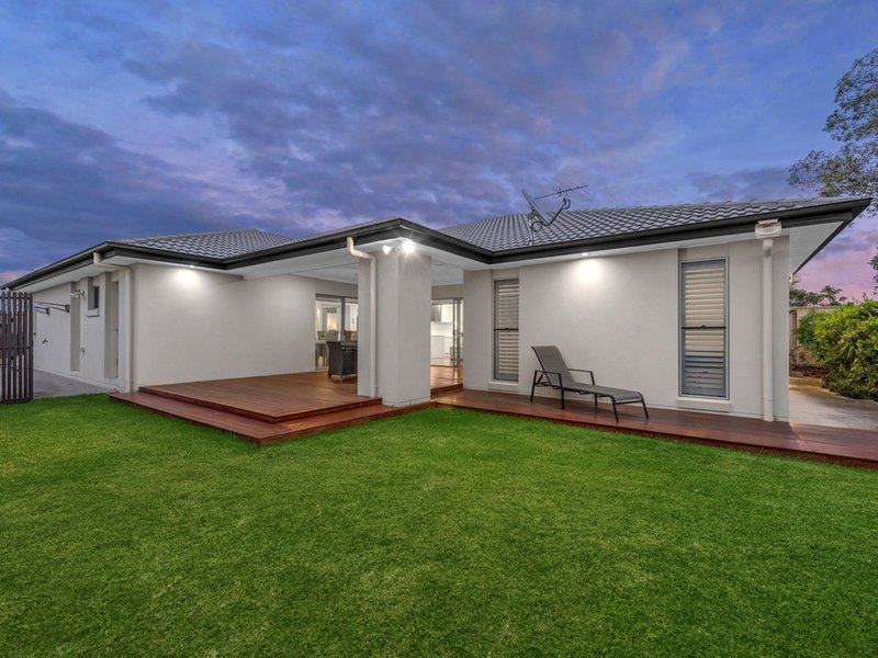 Photo - 29 Seeana Crescent, Bridgeman Downs QLD 4035 - Image 17