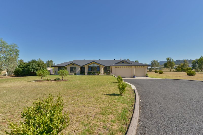 Photo - 29 Sequoia Drive, Tamworth NSW 2340 - Image 2