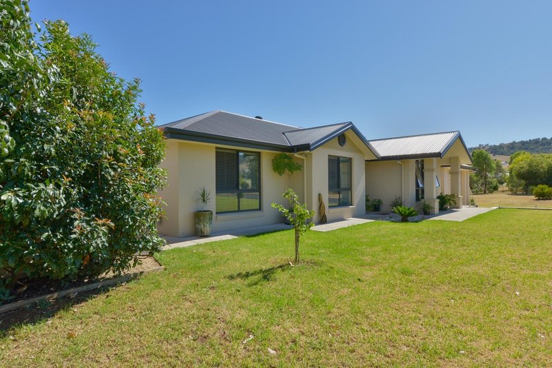 Photo - 29 Sequoia Drive, Tamworth NSW 2340 - Image 3