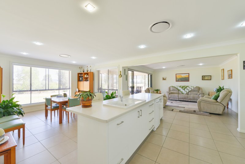 Photo - 29 Sequoia Drive, Tamworth NSW 2340 - Image 5