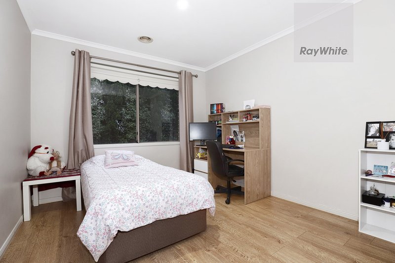 Photo - 29 Shortridge Circuit, Roxburgh Park VIC 3064 - Image 16