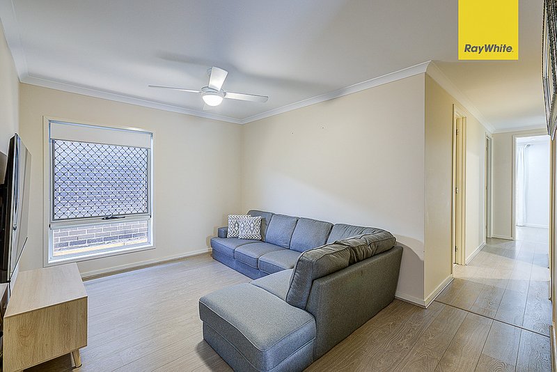 Photo - 29 Slate Court, Logan Reserve QLD 4133 - Image 6