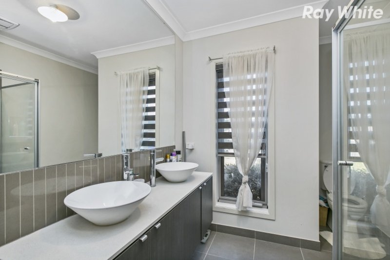 Photo - 29 Stable Street, Pakenham VIC 3810 - Image 3