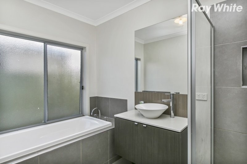 Photo - 29 Stable Street, Pakenham VIC 3810 - Image 8