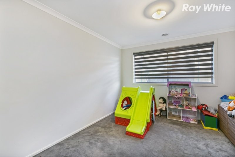 Photo - 29 Stable Street, Pakenham VIC 3810 - Image 9